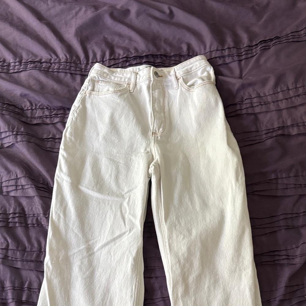 Hollister Cream Curvy Ultra High-Rise Jeans